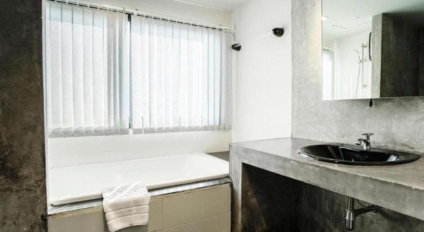 B2 Black Business And Budget Hotel Chiang Mai Exterior photo